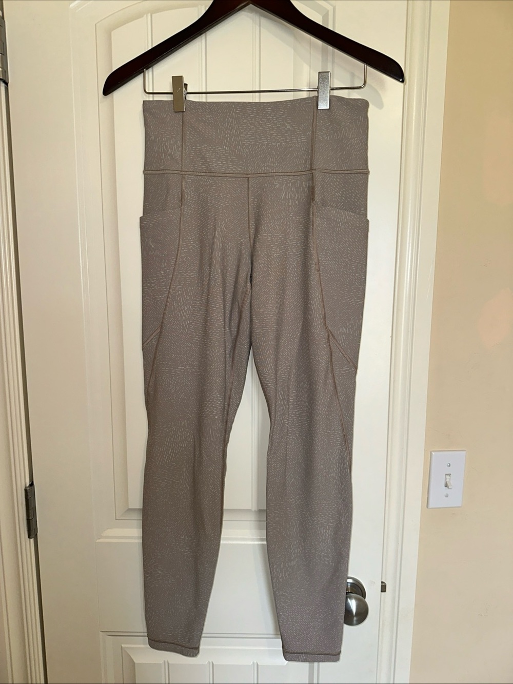 Athleta Salutation Stash Rainwater Pocket Tight S